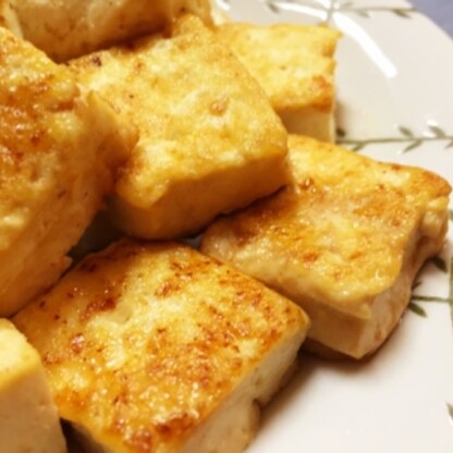 バター醤油の風味がたまりませんね〜♪( ´θ｀)ノ 淡白な豆腐が主役になれる一品ですね( ´ ▽ ` )ﾉ レモンでサッパリさをプラスしたのもgood！